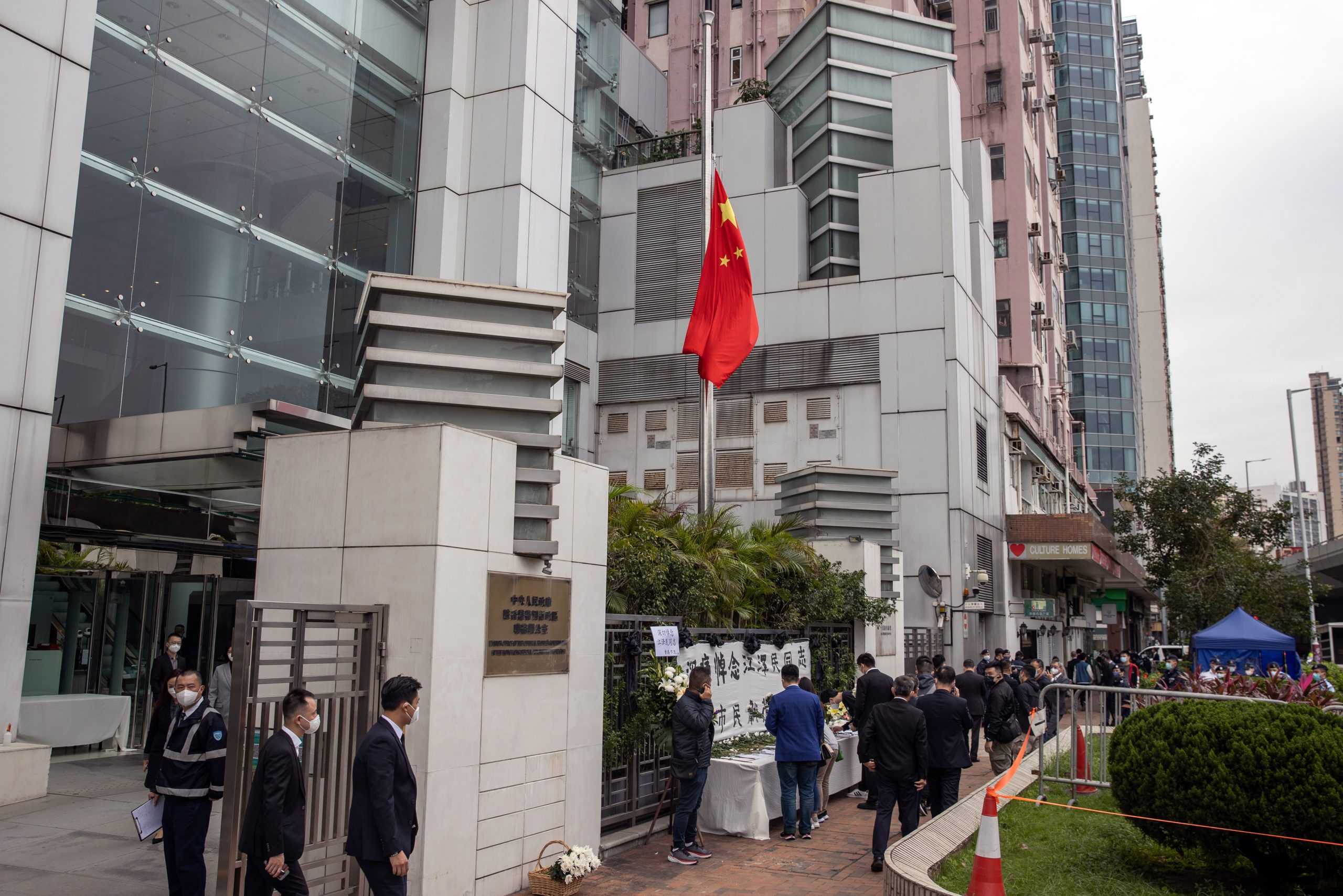 港媒：江泽民治丧规格高 与邓小平相若