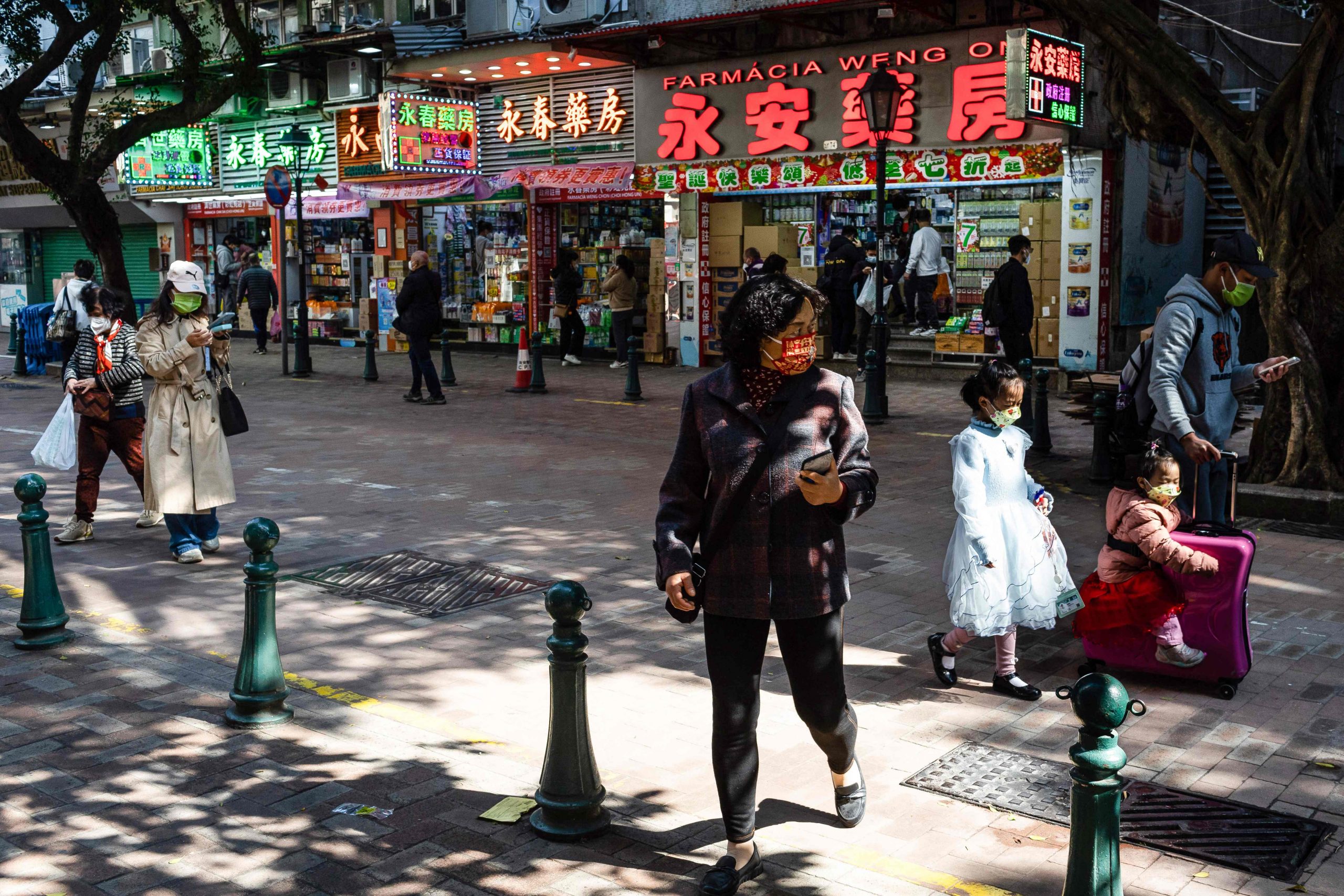 澳门六分之一人口已染疫 否认空投式全城大消毒