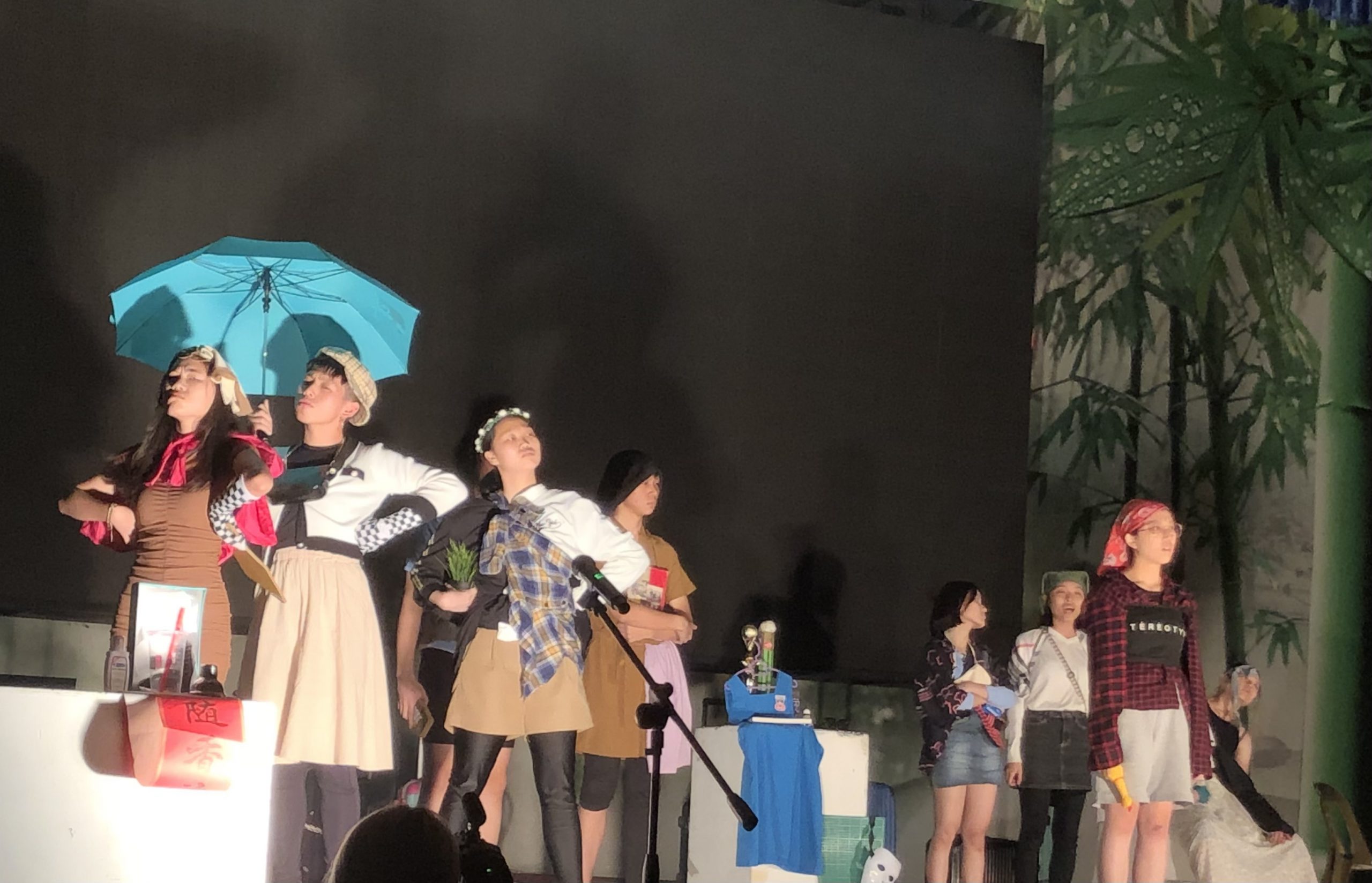 版4头(大都会)《救救艺术》全国戏剧生活营闭幕