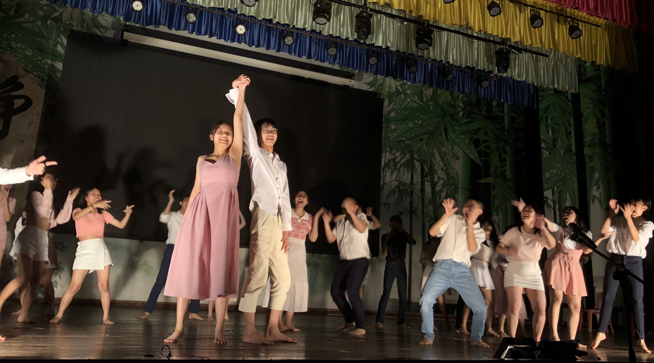 版4头(大都会)《救救艺术》全国戏剧生活营闭幕