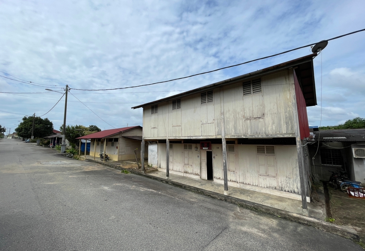 独家|一夜失8村民 村长：“爷爷背孙女骨灰下车那一刻太痛心！”