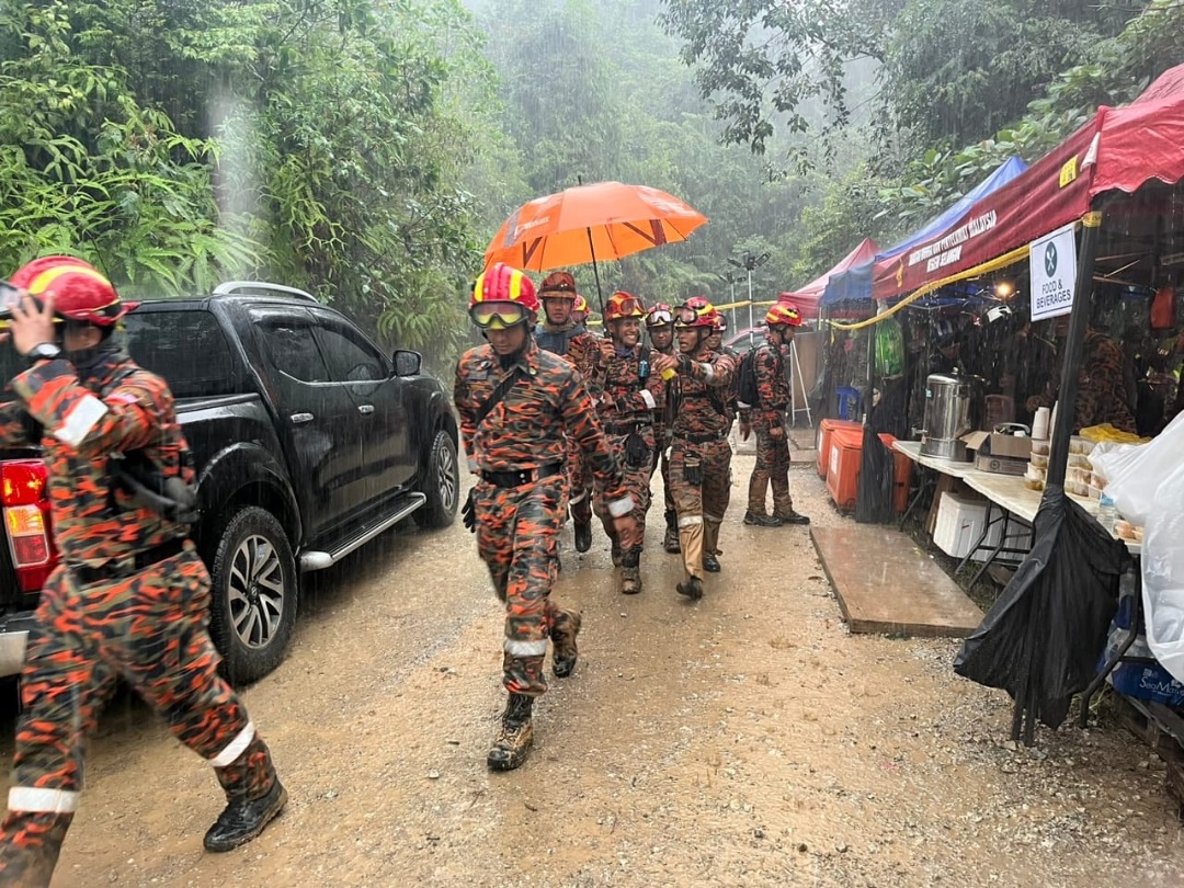 独家|泥靴坏 睡四小时 谢谢疲累的搜救人员!