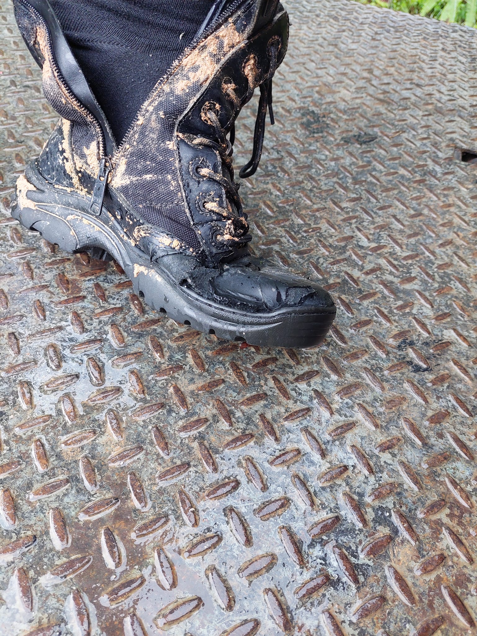 独家|泥靴坏 睡四小时 谢谢疲累的搜救人员!