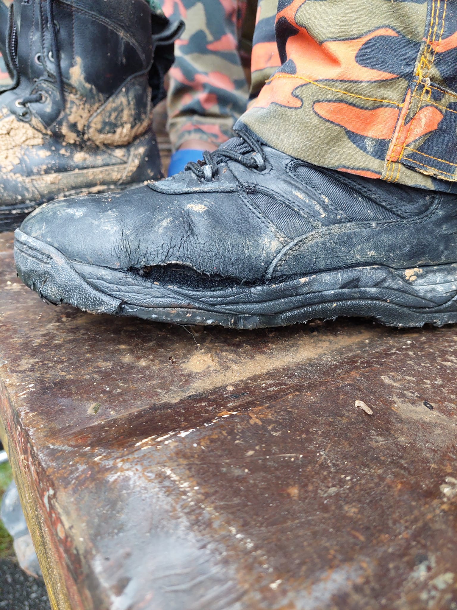 独家|泥靴坏 睡四小时 谢谢疲累的搜救人员!