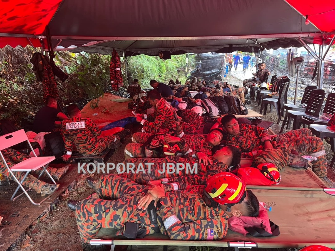 独家|泥靴坏 睡四小时 谢谢疲累的搜救人员!