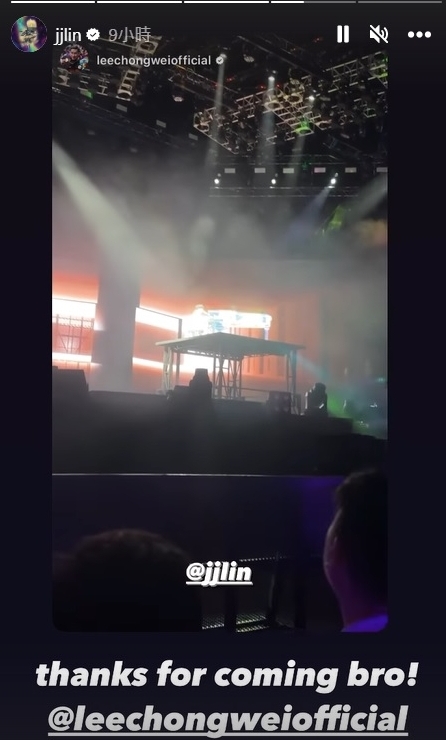 王嘉尔惊喜现身玩抱抱牵手  林俊杰风骚弹登世杯《心墙》 