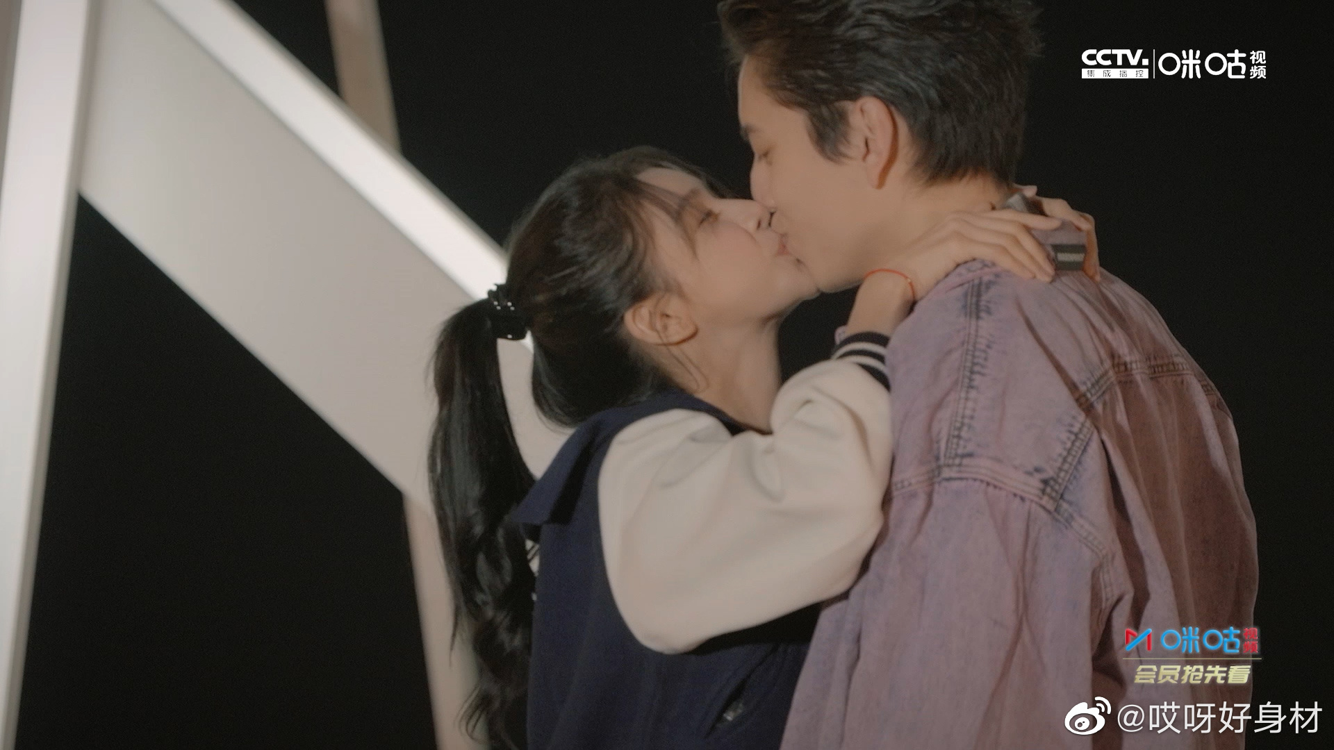 王大陆蔡卓宜跳双人舞 互撩拥吻公开秀恩爱