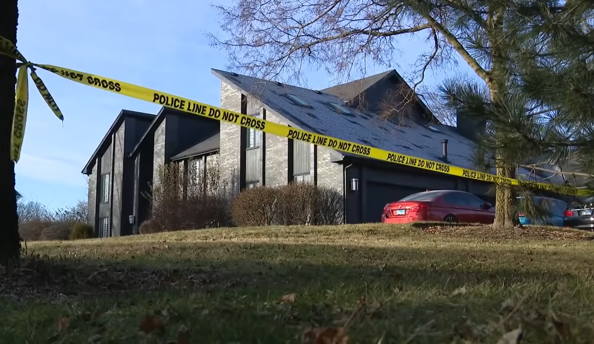 男子聆审离婚案 疑杀母妻女后自杀