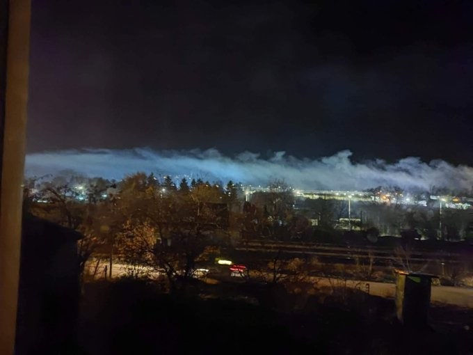 看世界/塞尔维亚火车脱轨所载氨气外泄 51人中毒