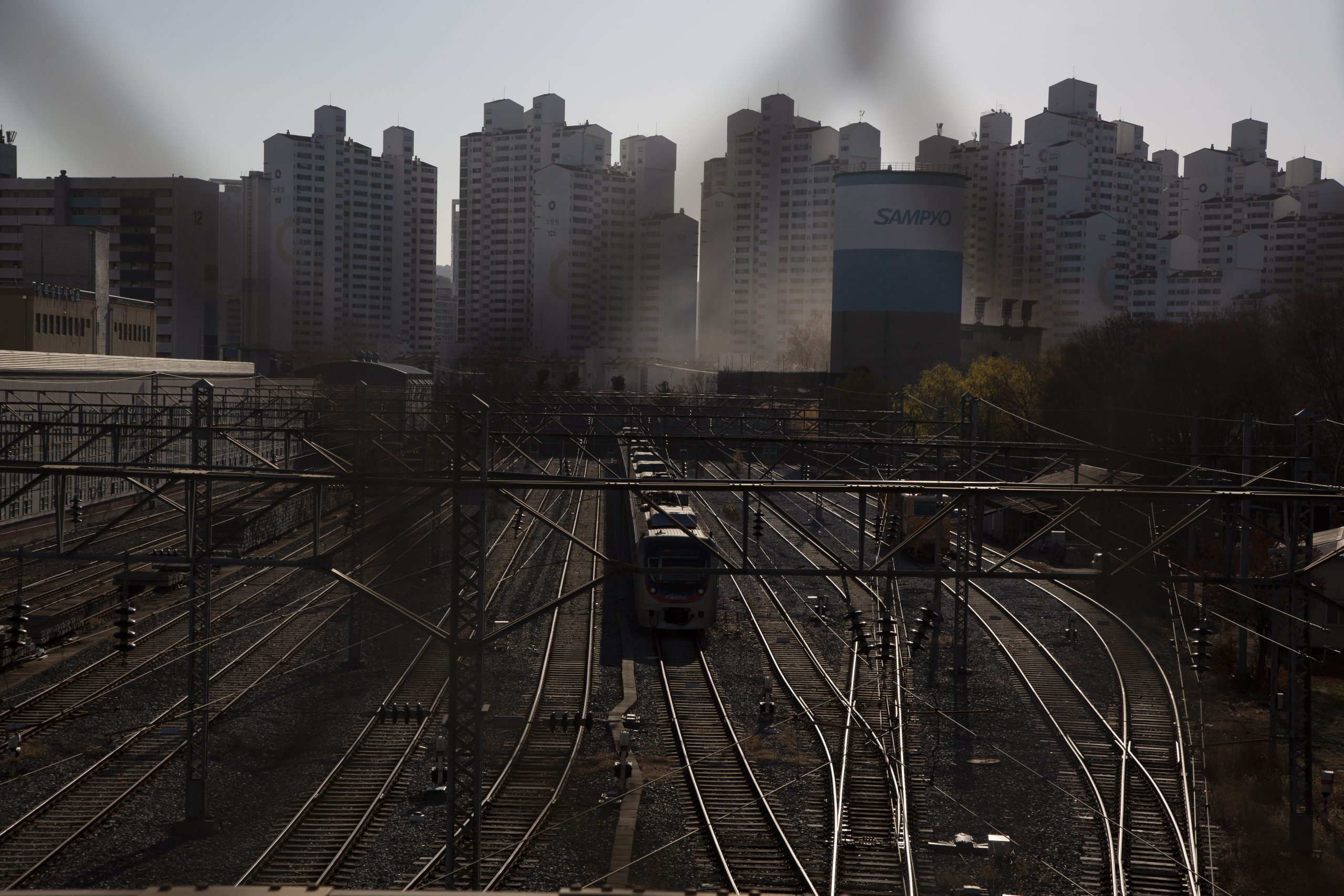 看世界/薪酬谈判达共识 韩铁道工会取消总罢工