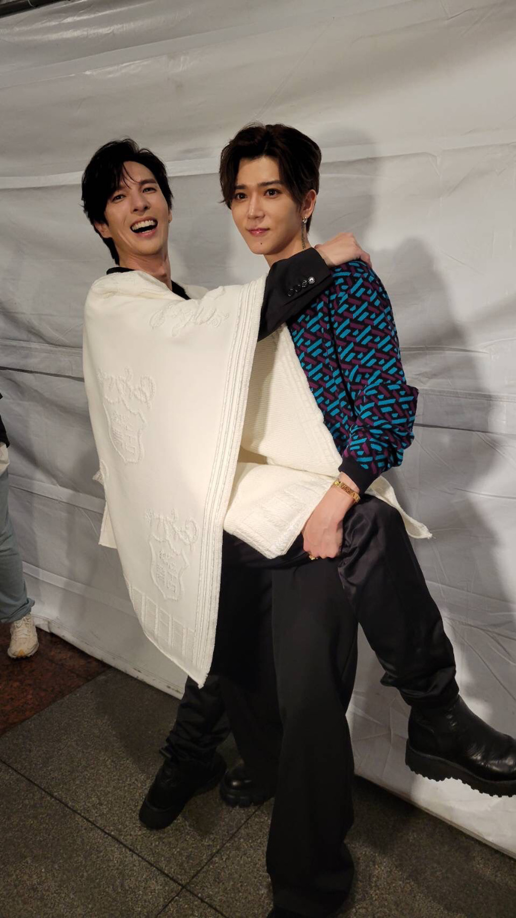 睽违7年撇心结合体 陈势安毕书尽相拥破冰