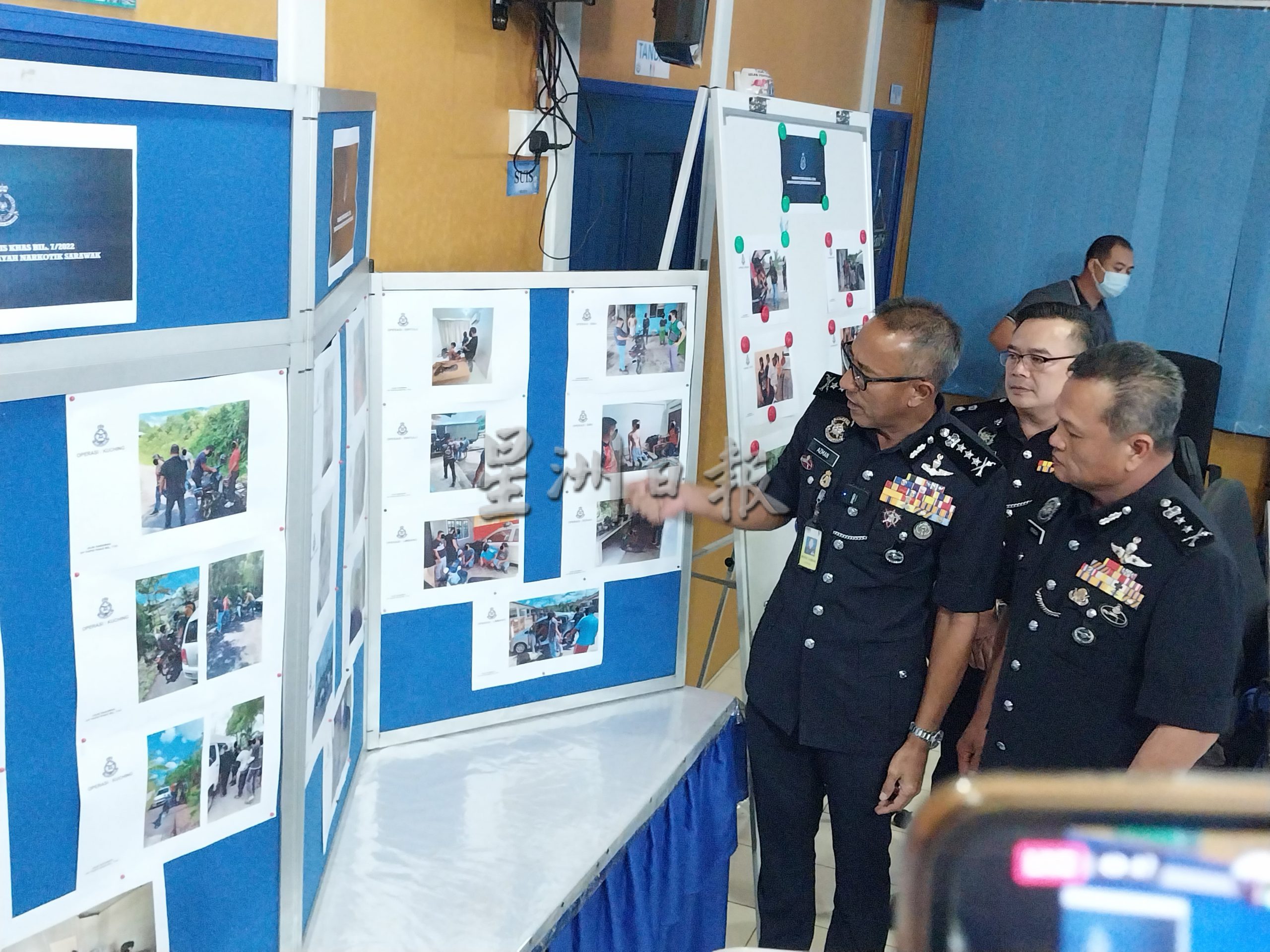 砂警方毒品罪案调查组在2天的“特别过滤行动中”,共逮捕240涉及毒品活动男女,起获价值3万9058令吉个类型毒品