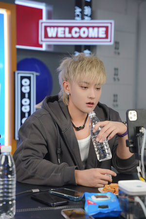 确诊高烧近40度难受想哭 黄子韬:我还能好吗