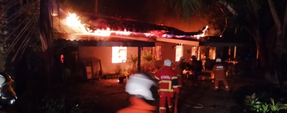 祝融光顾 和丰1甘榜屋被烧80%