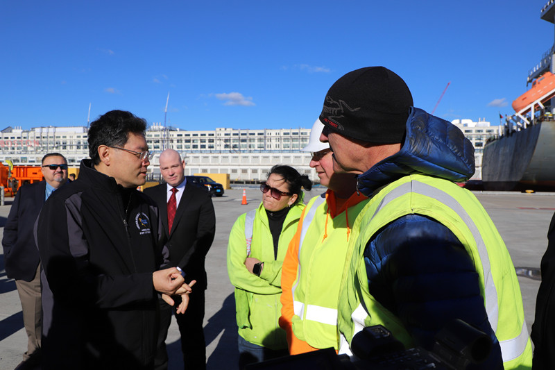 秦刚:不应让政治因素 影响百姓过上更好生活