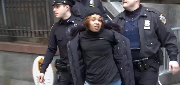 罗拔狄尼路住处遭窃贼闯入 企图偷走“圣诞礼物”