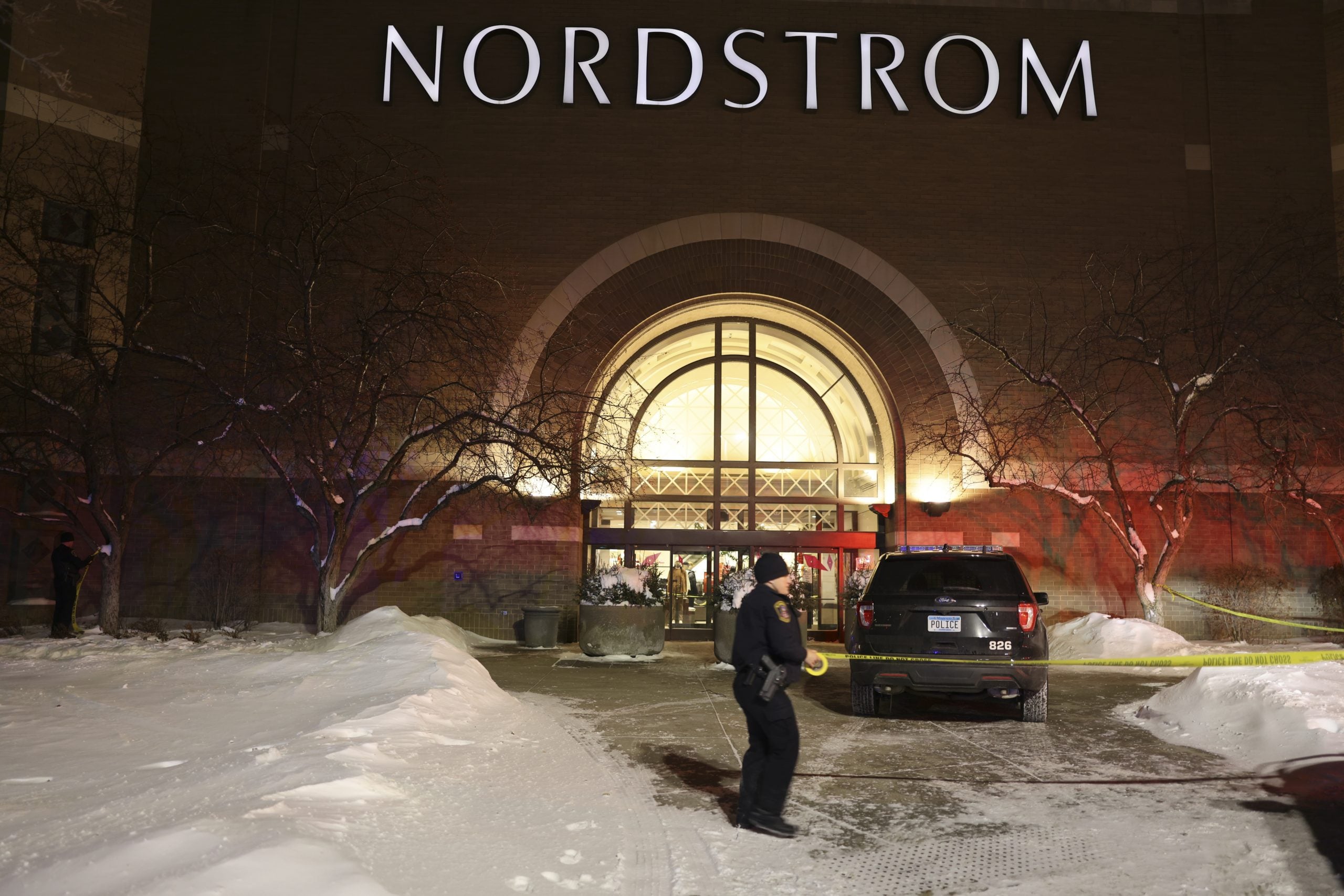 美国明尼苏达州购物中心爆枪响 19岁青年中弹亡