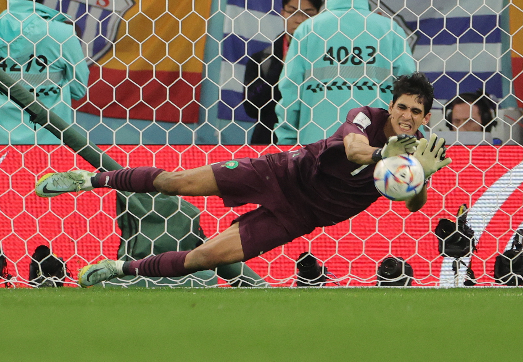 职业生涯几乎在西班牙度过 博诺“挡走”最熟悉的敌人