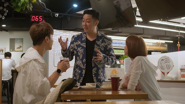 艾成遗作合体谢佳见 现身自家餐厅最后身影曝光