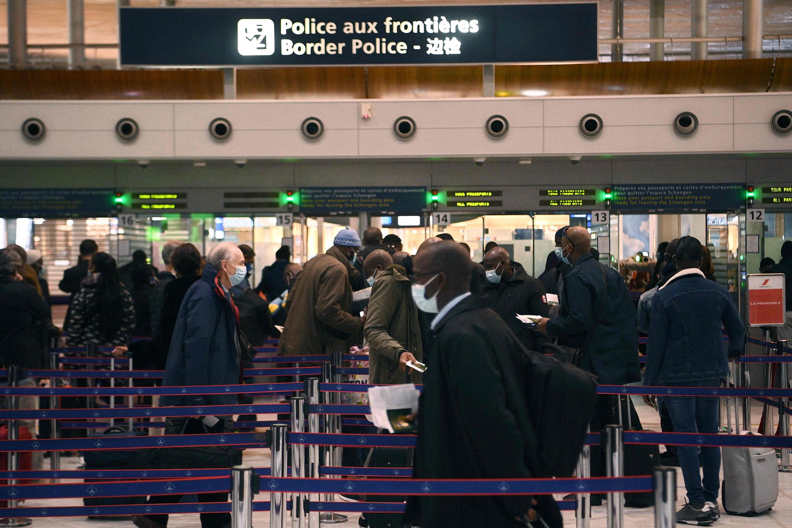 英法西班牙等多国跟进 加强检测中国入境旅客