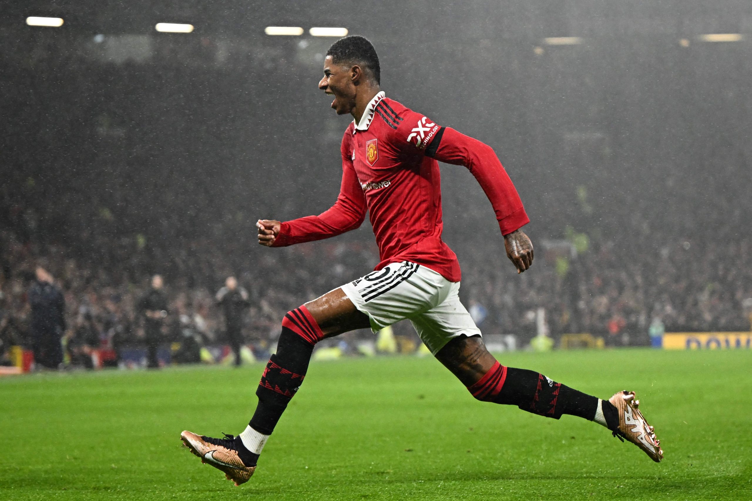 英超| 枪手硬碰黑马海鸥 曼市有望拉近距离