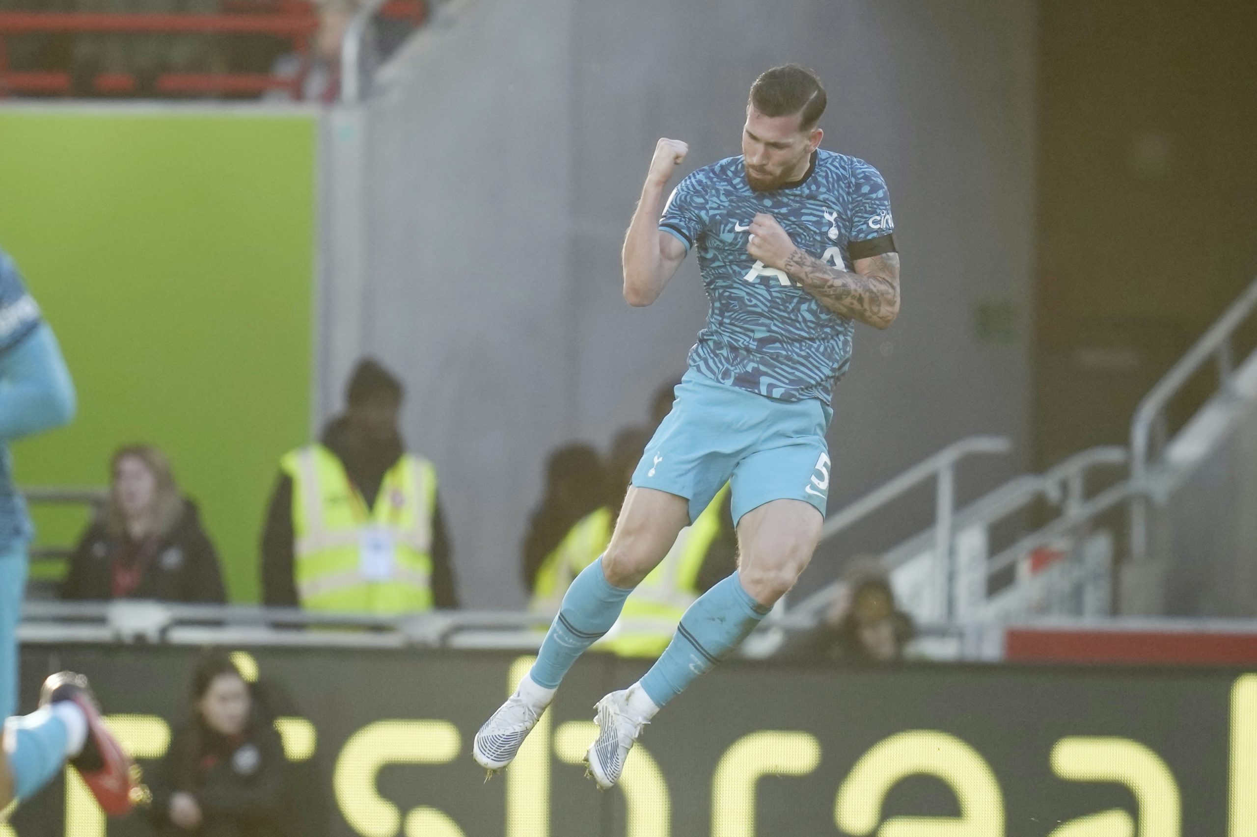 英超|2球落后下逼平 热刺(黄蜂)握手言和