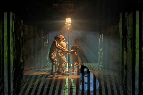 西北孤鸟／改编的意图与传达──《底层》带来的思考