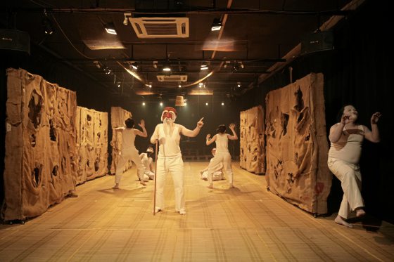 西北孤鸟／改编的意图与传达──《底层》带来的思考