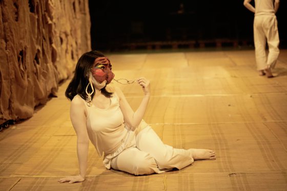 西北孤鸟／改编的意图与传达──《底层》带来的思考