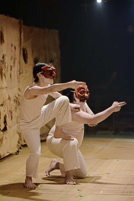 西北孤鸟／改编的意图与传达──《底层》带来的思考