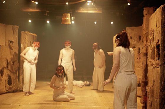 西北孤鸟／改编的意图与传达──《底层》带来的思考