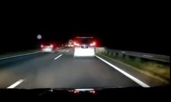 视频|休旅车贴车尾 不断闪高灯 车主怒斥“会瞎的!”