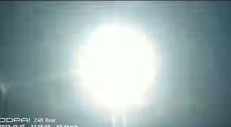 视频|休旅车贴车尾 不断闪高灯 车主怒斥“会瞎的!”