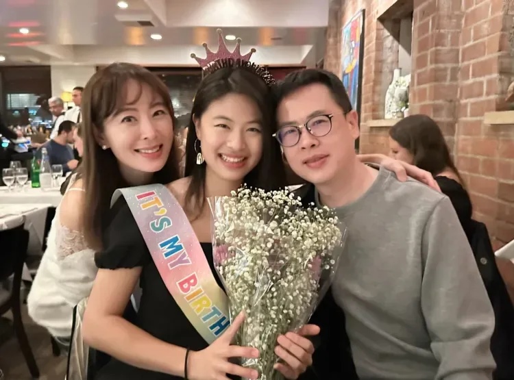 贾永婕晒高中嫩照  10年后成喜帖照