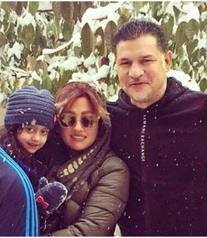 足球传奇名将挺示威 伊朗禁妻女出境令班机改道