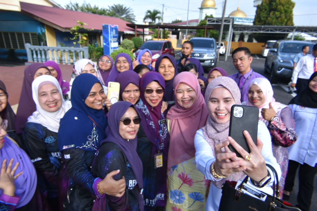 返母校行程被泄露 教长:“制造不了惊喜”