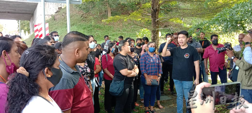 遭警方援引SOSMA法令延扣的嫌犯家属齐聚加影监狱抗议