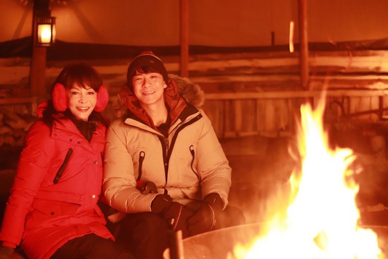 郑裕玲离巢无线倒戈撑对台 全男班陪游世界