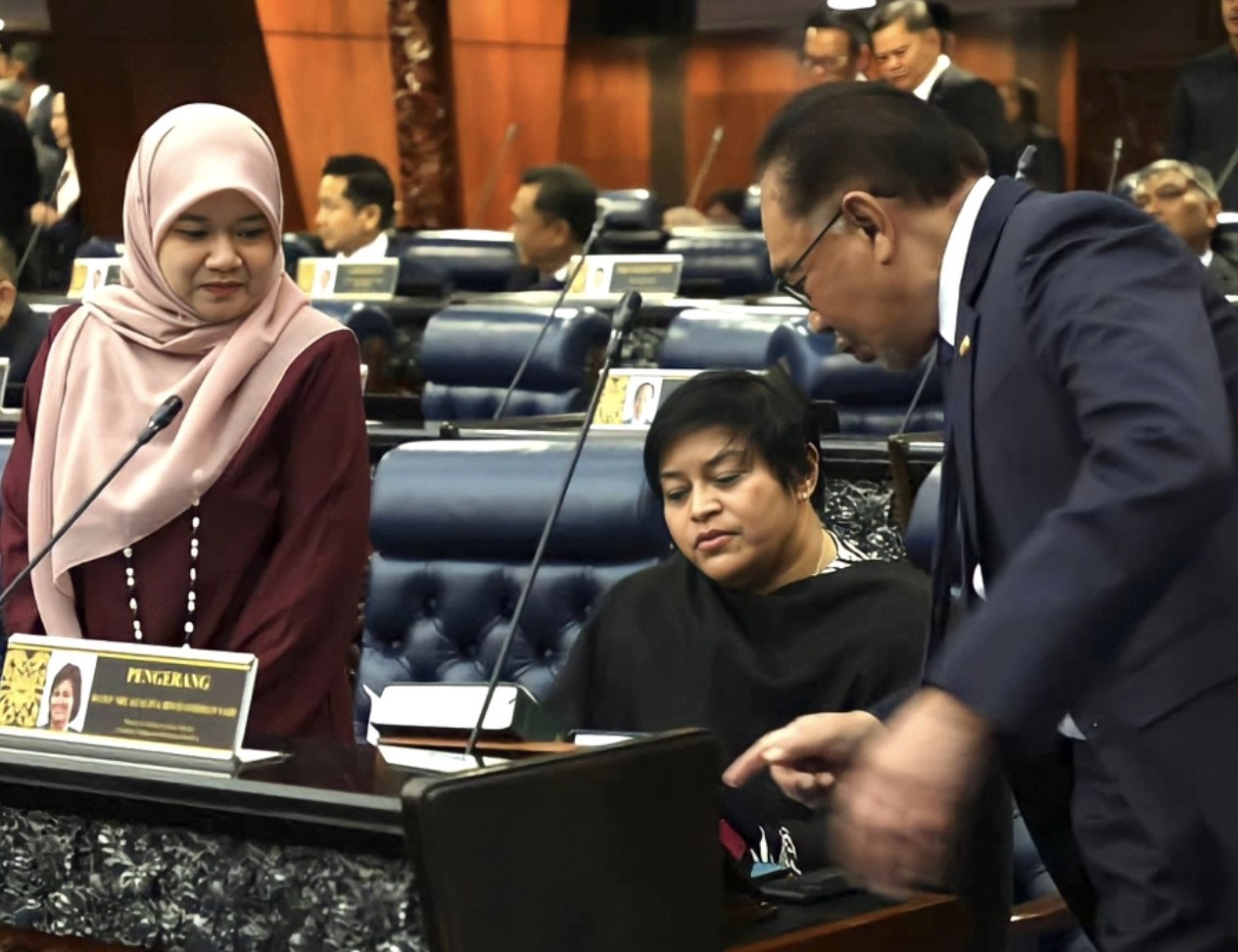 部长也认同信任动议没必要·“只有敦胡先翁和伯拉曾这么做”