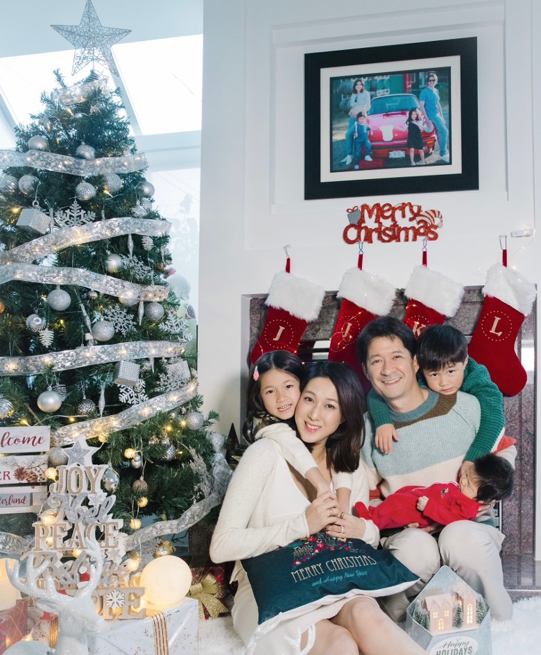 锺嘉欣晒饼印全家福  网聚焦胸部