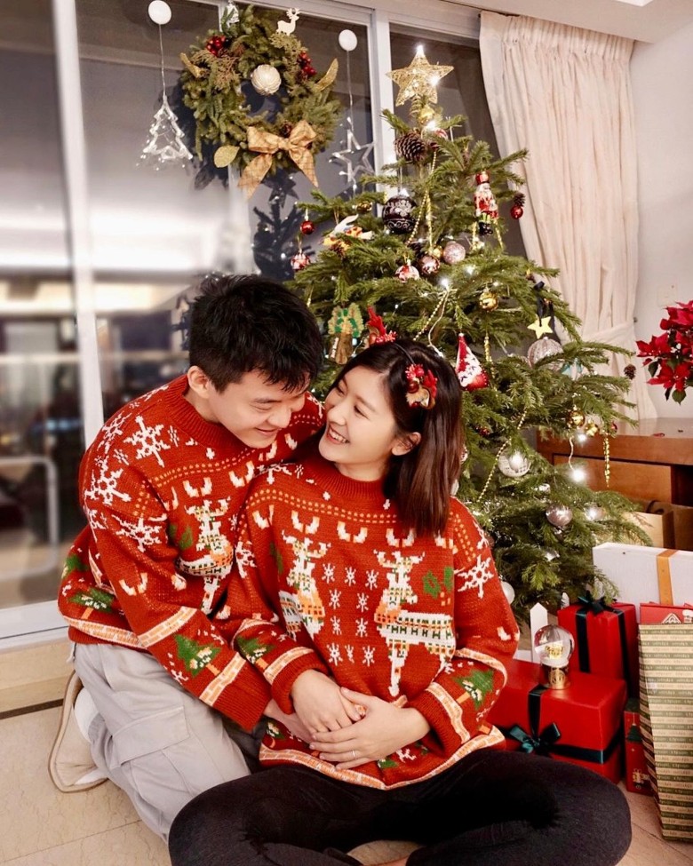 锺嘉欣晒饼印全家福  网聚焦胸部