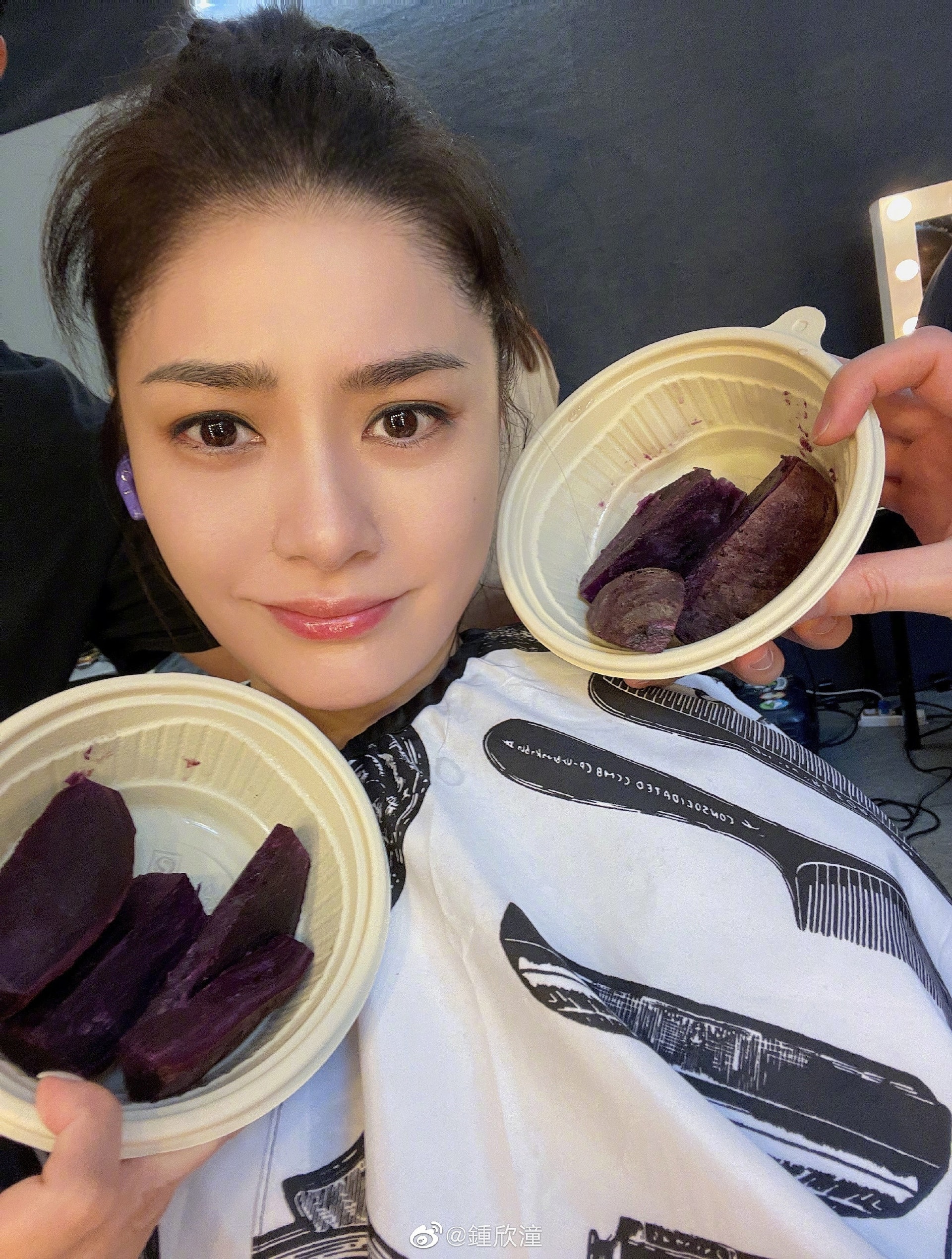 阿娇V脸竟比郑希怡小一圈 网民笑爆:公开处刑?