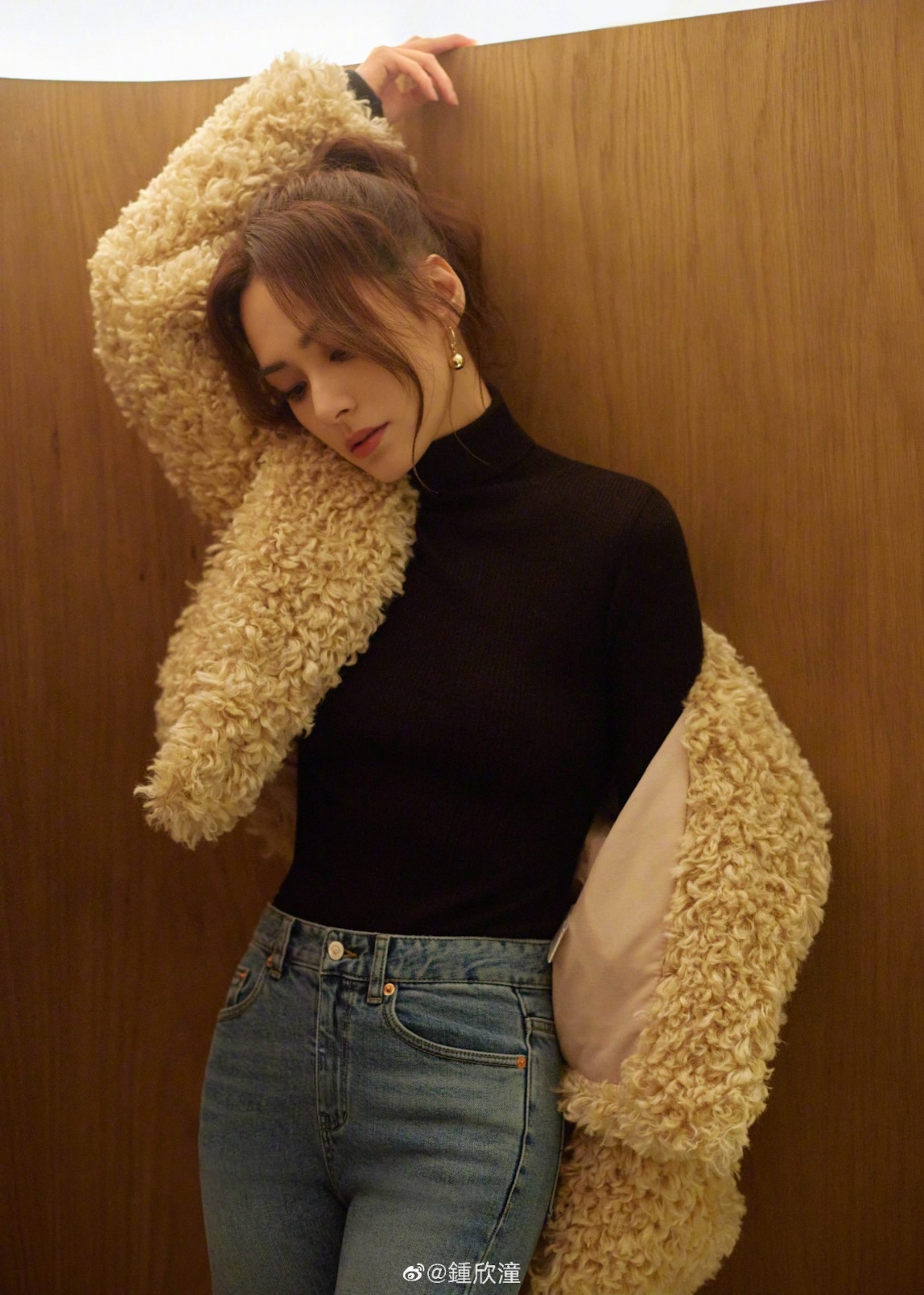 阿娇V脸竟比郑希怡小一圈 网民笑爆:公开处刑?