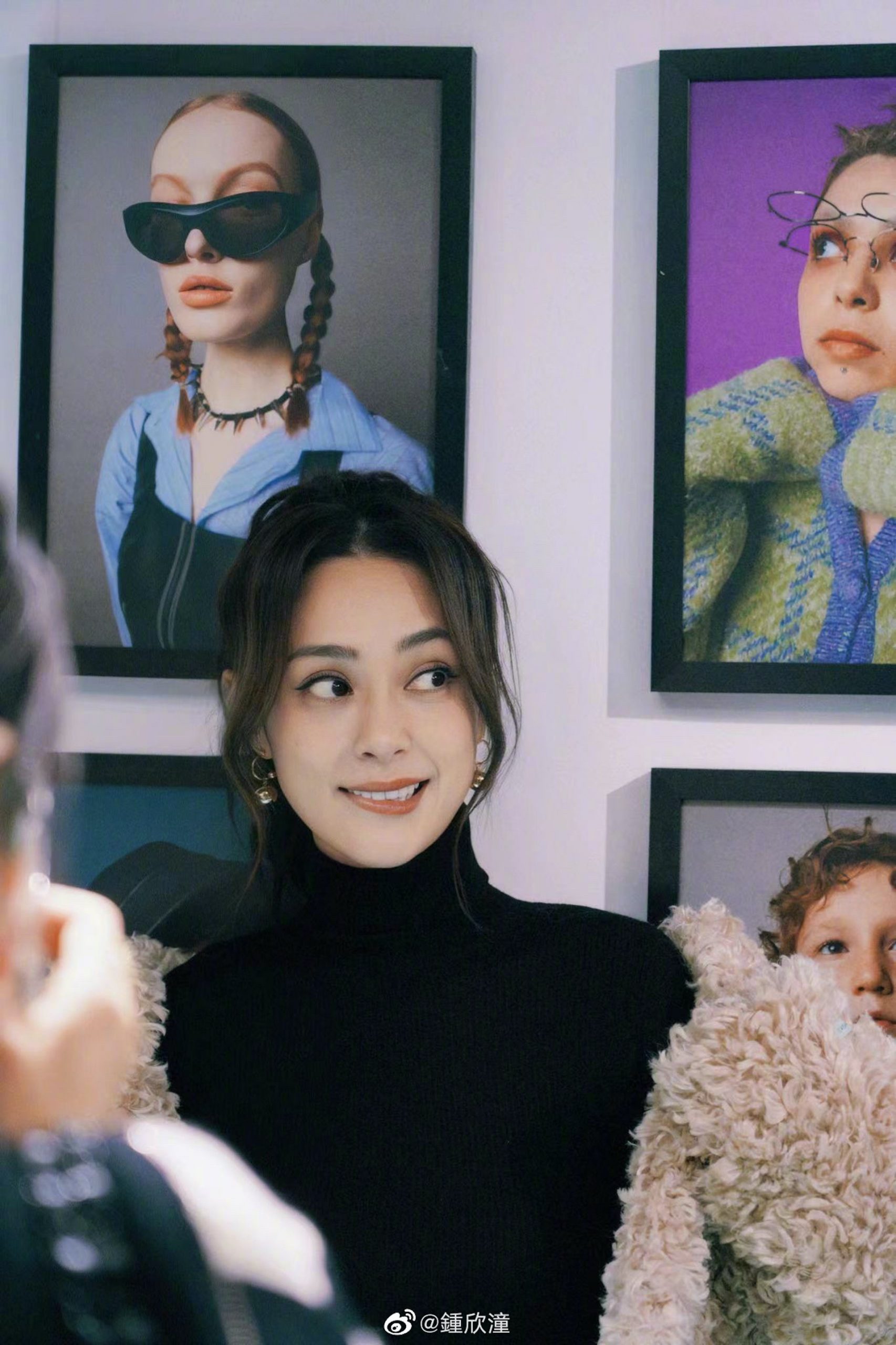 阿娇V脸竟比郑希怡小一圈 网民笑爆:公开处刑?