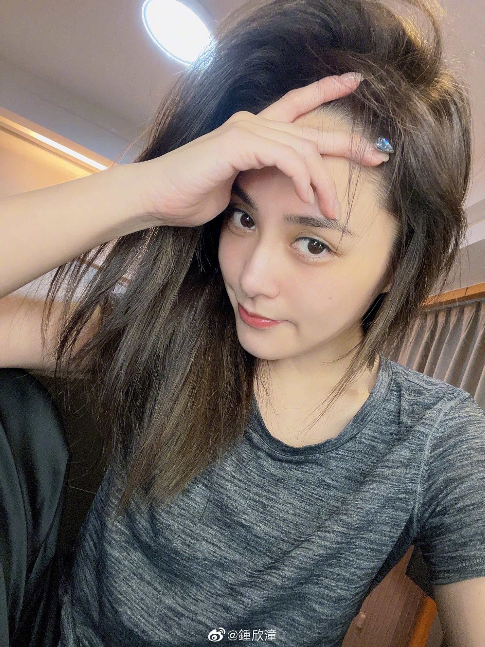 阿娇V脸竟比郑希怡小一圈 网民笑爆:公开处刑?