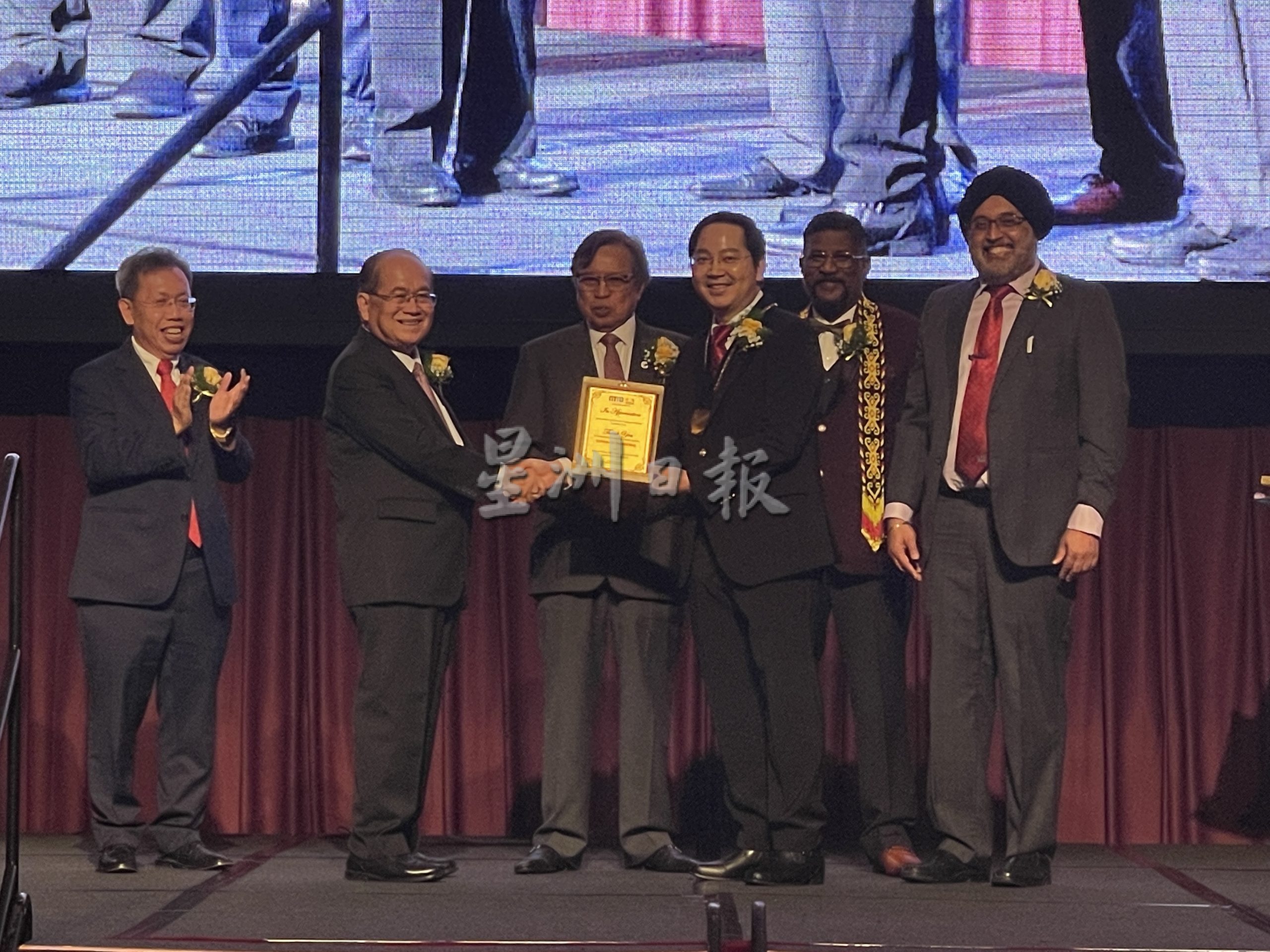 阿邦佐：设信托基金自理