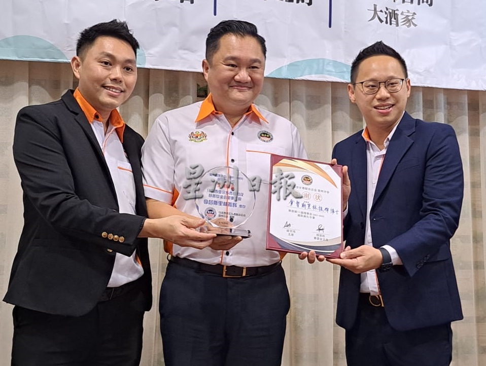 陆文伟:凝聚杰出领袖 宗乡青传承慈善文教