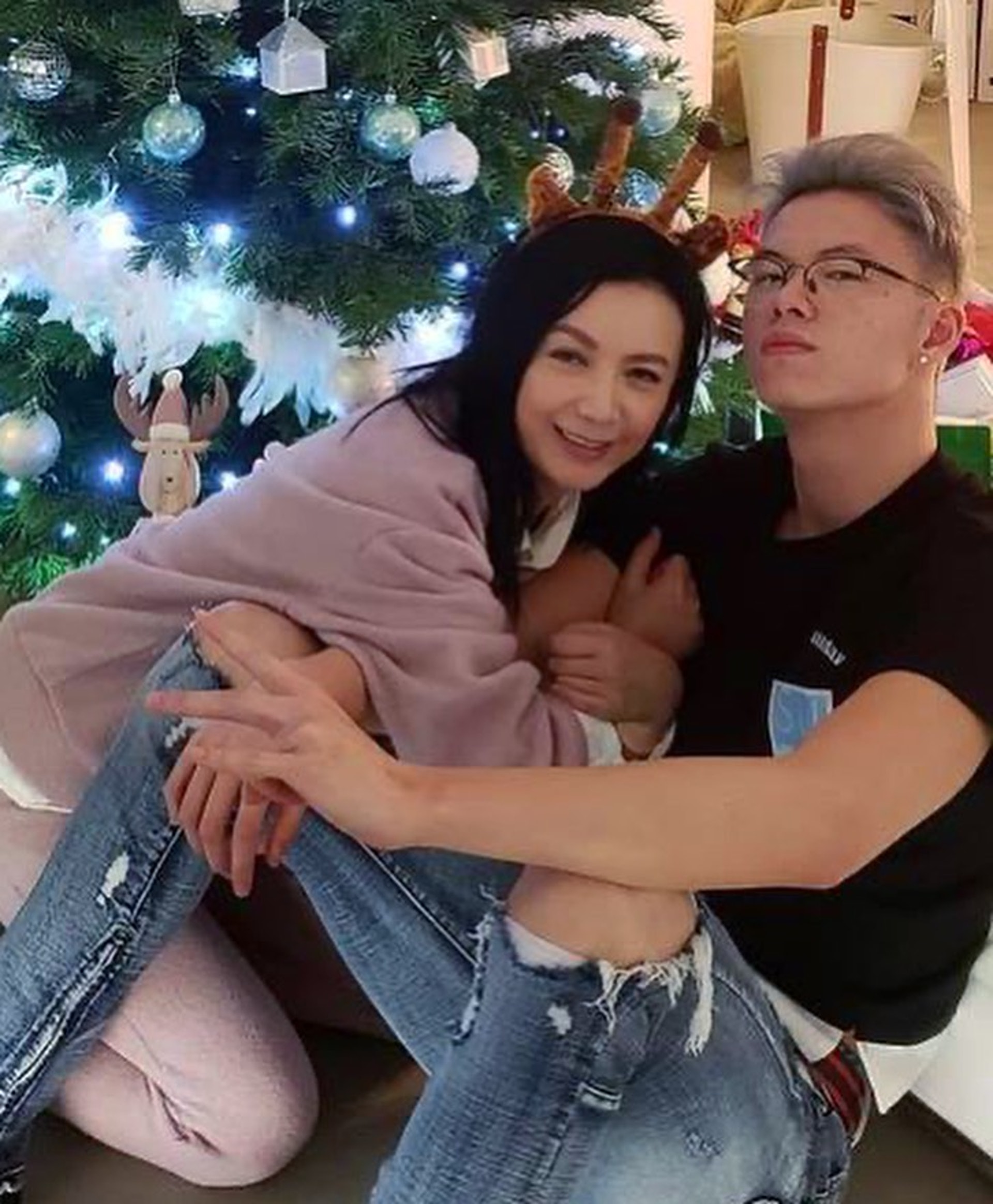 陈可辛生日派对|梁朝伟初恋情人曾华倩 罕见和刘嘉玲同场