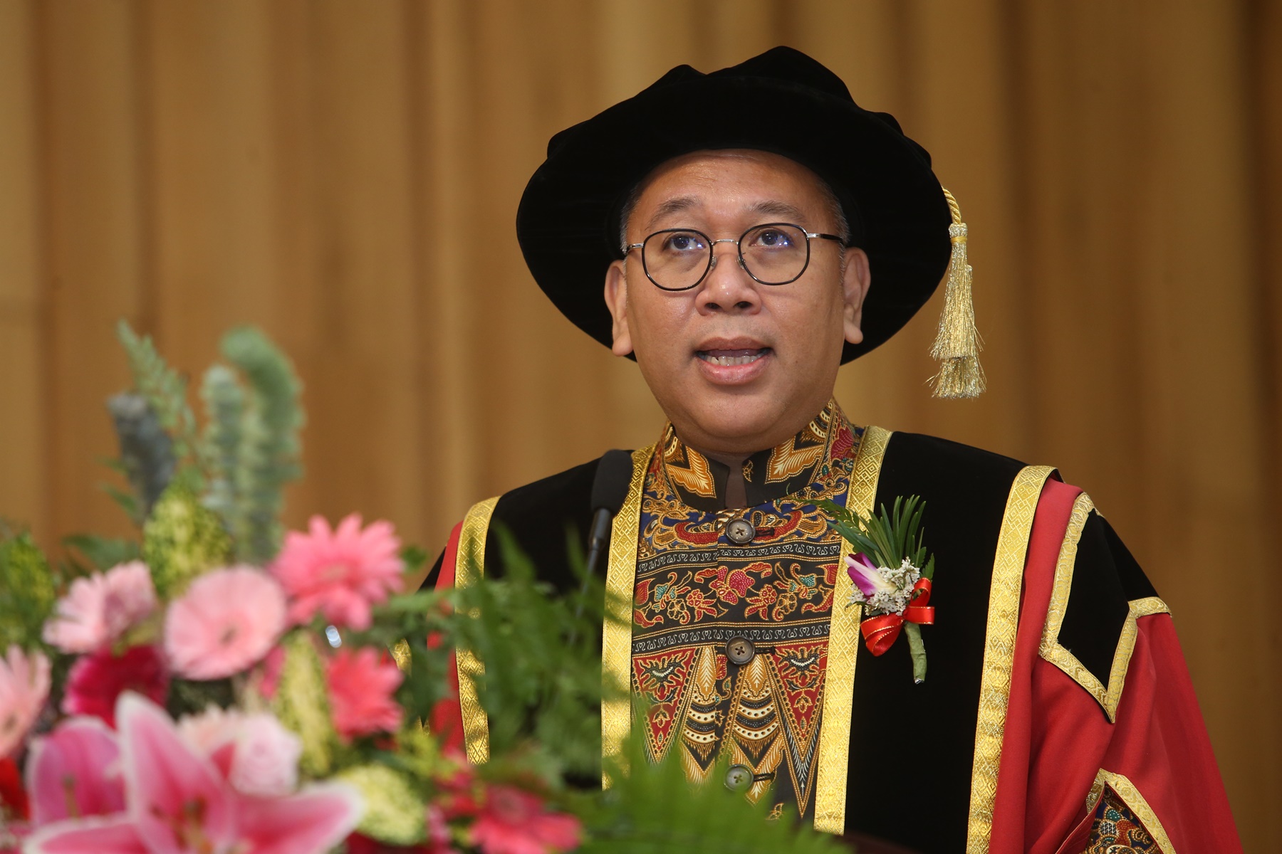 陈嘉庚后裔陈铭出席厦门大学第四届毕业典礼