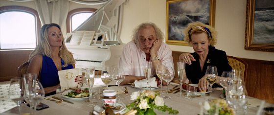 陈头头／《Triangle of Sadness》上流动物园的生存游戏